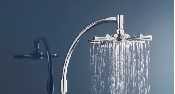 Douche Eau Chaude Sanitaire